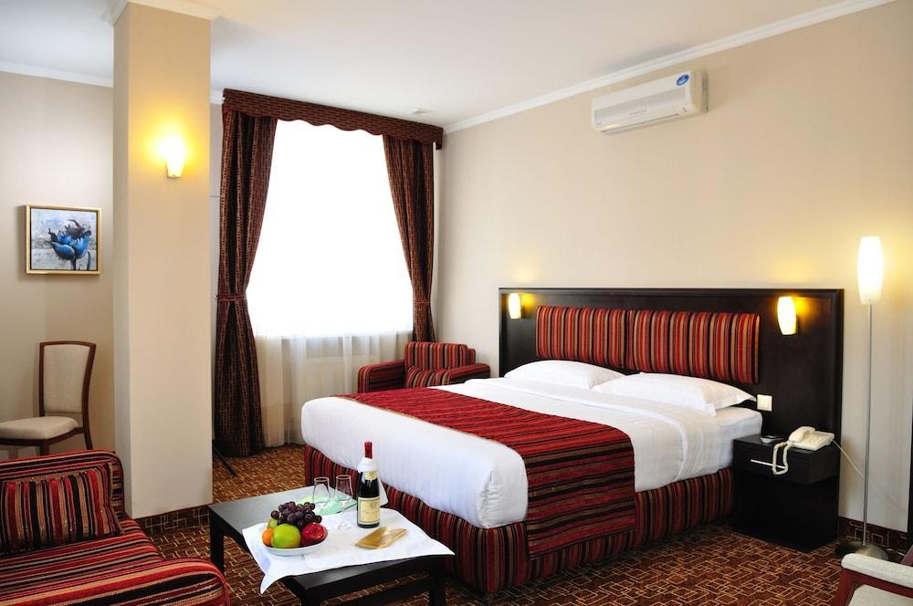Inn Ozz Astana Buitenkant foto
