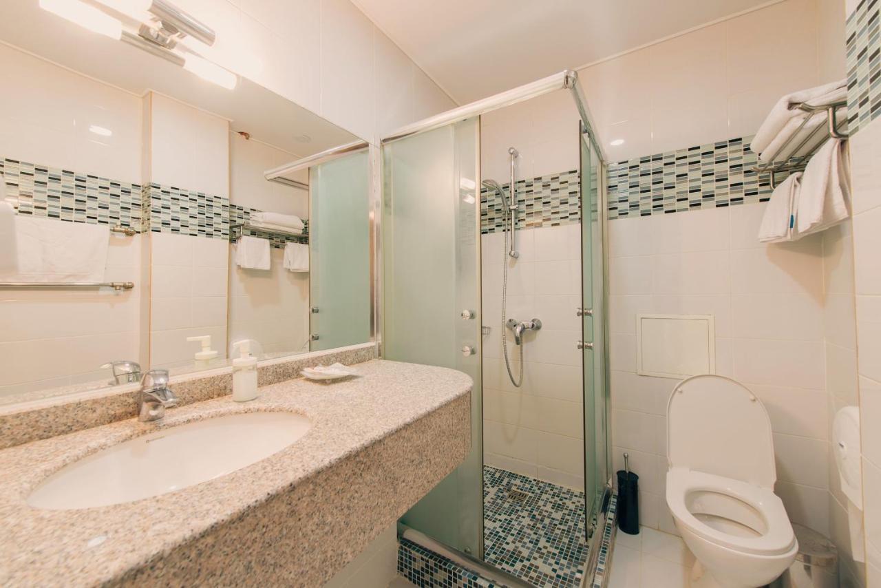 Inn Ozz Astana Buitenkant foto