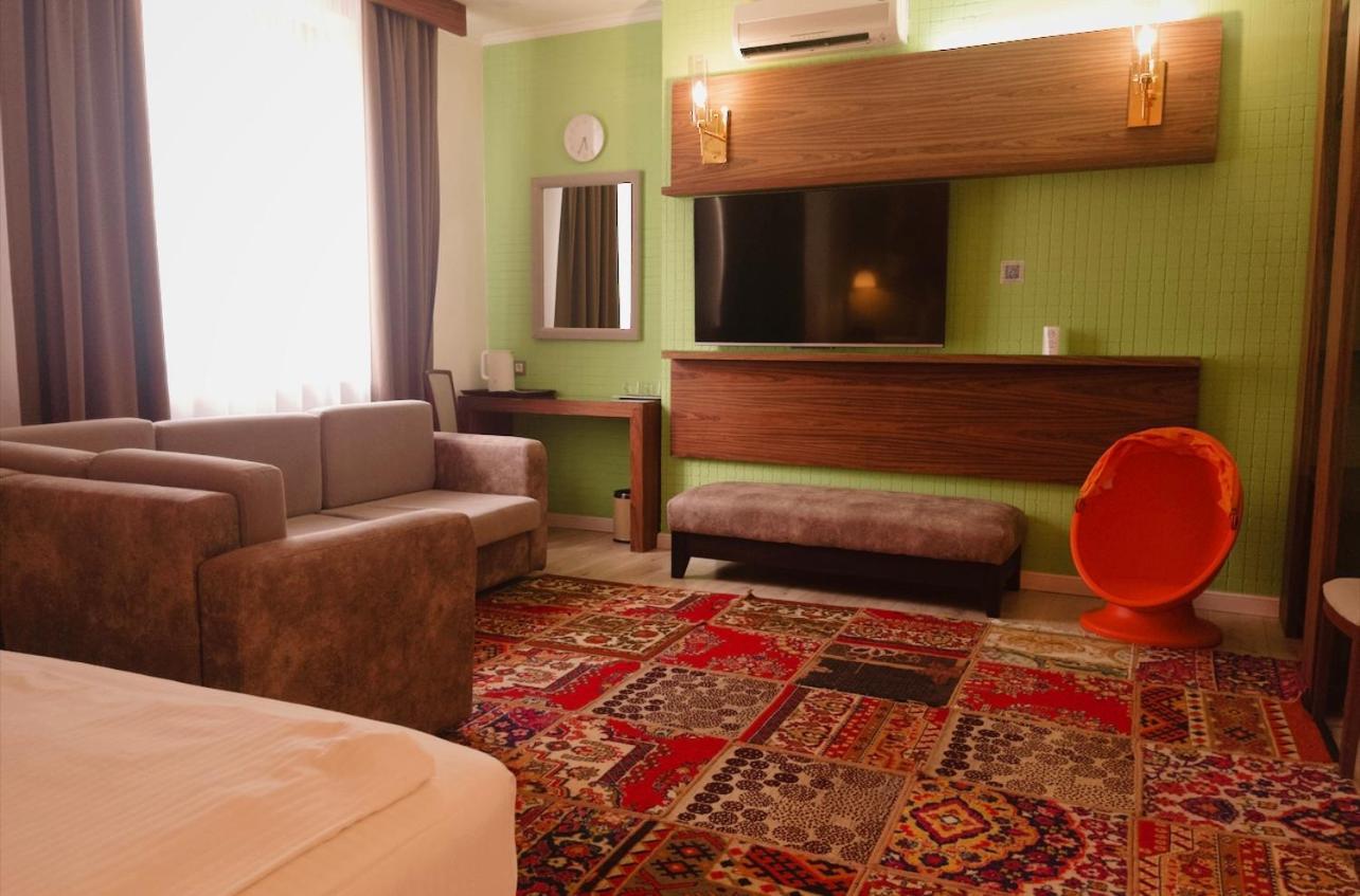 Inn Ozz Astana Buitenkant foto